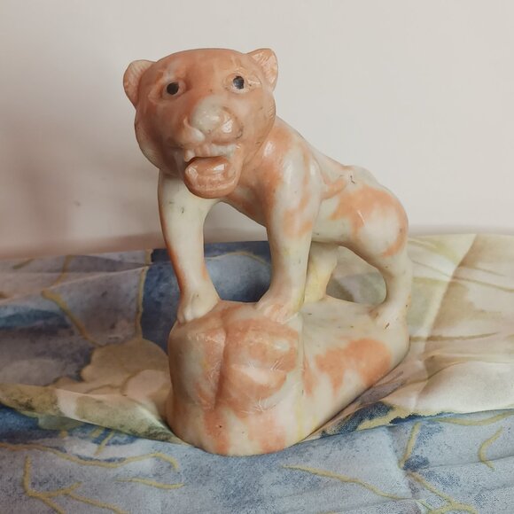 Red and White Jade Asian Tiger Sculpture - Picture 13 of 13